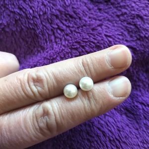 7mm pearl studs set in 18K white gold